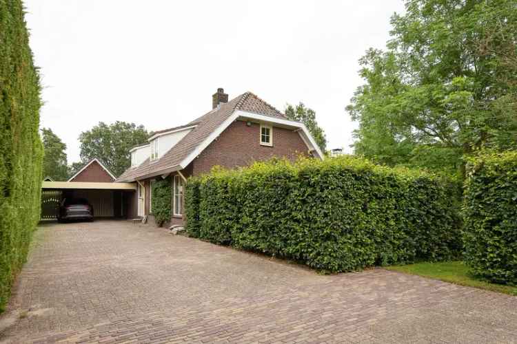 Huis te koop Breukeleveen Herenweg: Vrijstaande woning met bootenhuis en aanlegsteiger