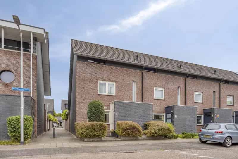 Ruime woning Reeshof 4 slaapkamers uitbouw tuin oosten