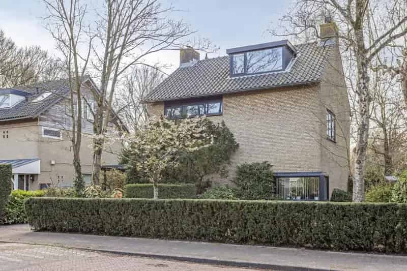 Vrijstaande Villa Amstelveen 5 Slaapkamers Grote Tuin
