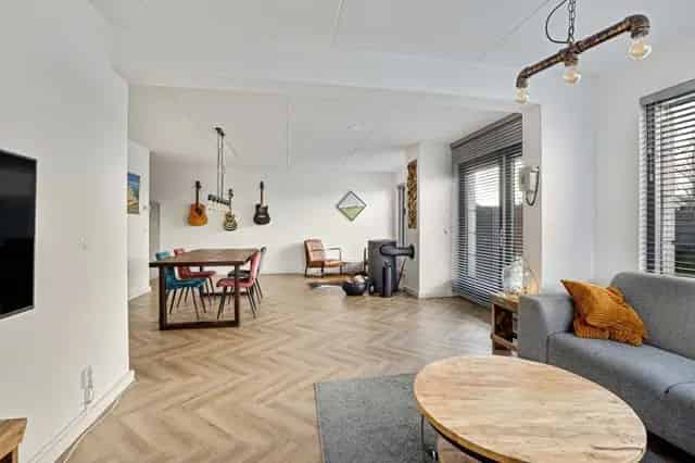 Te Huur: Ruime 5 Kamer 2-onder-1-kap woning 173m2 Assendelft