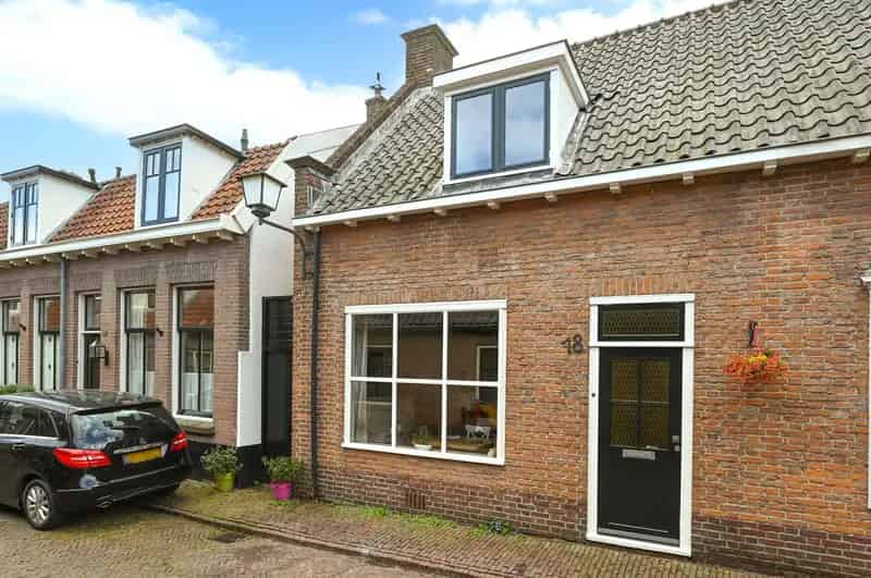 Huis te koop Naarden Vesting: Charmante woning met patiotuin