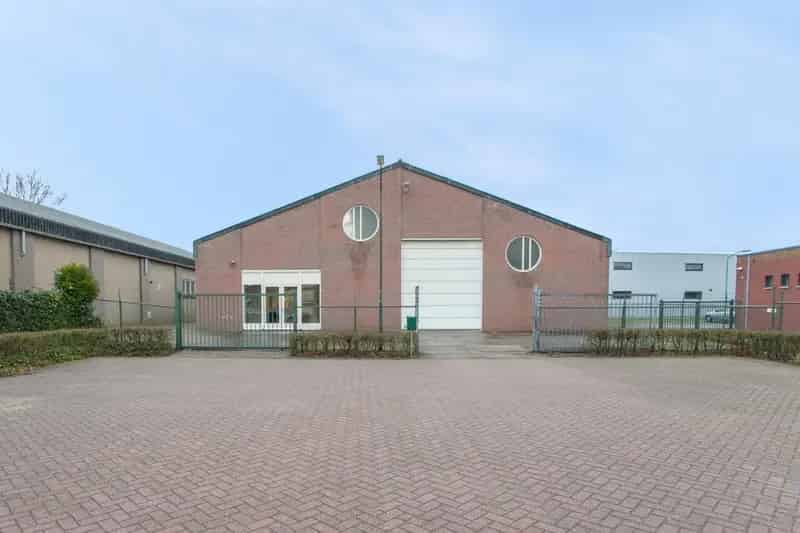 Bedrijfshal te huur Lage Mierde 800m² Kantoor 115m²