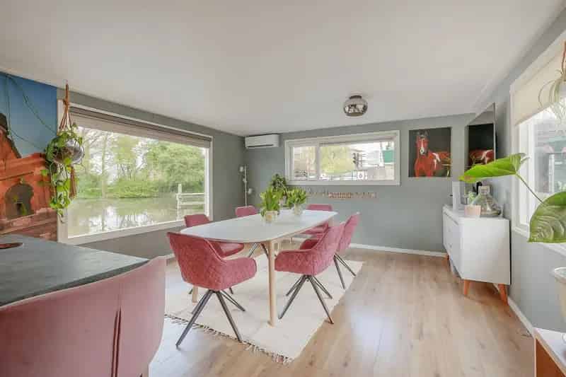 Woonark Purmerend: Luxe split level woning met boot haven