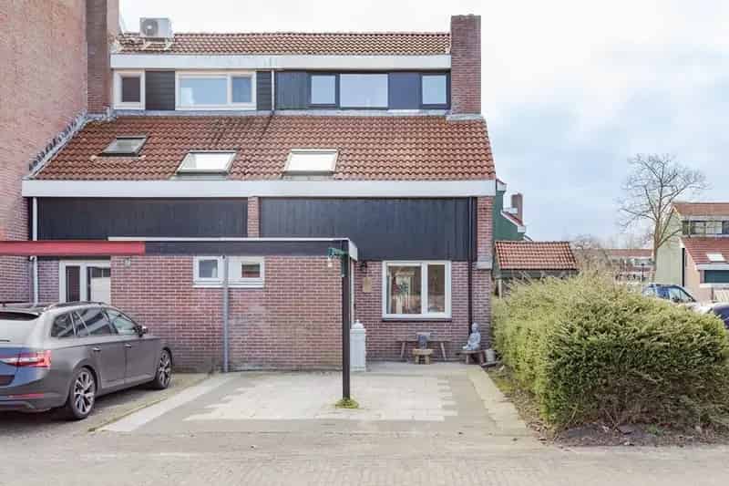 Instapklare Hoekwoning 4 slaapkamers Moderne Keuken Tuin