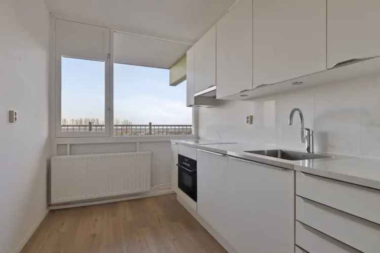 Ruim 5-kamerappartement met 4 slaapkamers in Purmerend