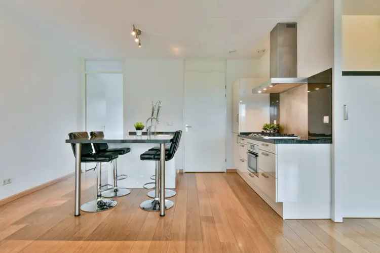 Ruim 3-kamerappartement Vijfhuizen  Balkon Parkeerplaats