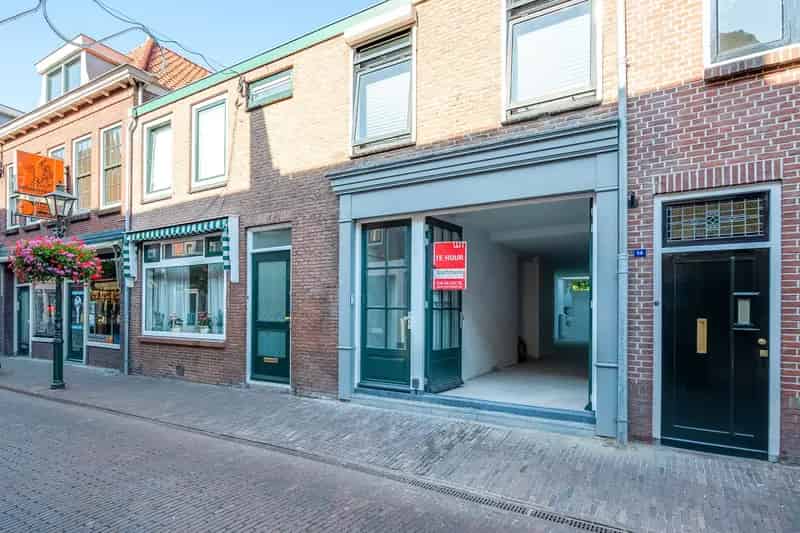 Winkelpand met bovenwoning te Maarssen