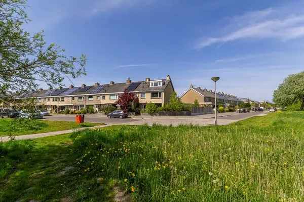 Te Koop: Ruime Tussenwoning Den Helder 4 slaapkamers Zonnepanelen