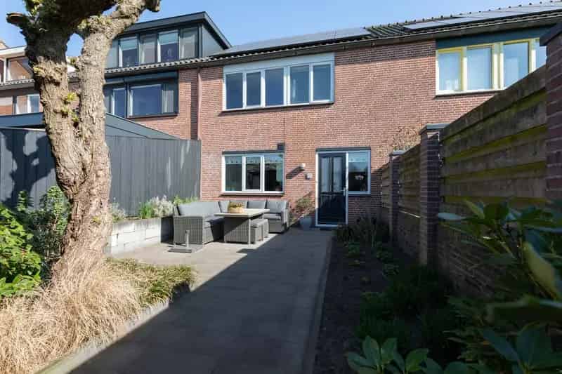 Goed onderhouden middenwoning Barneveld