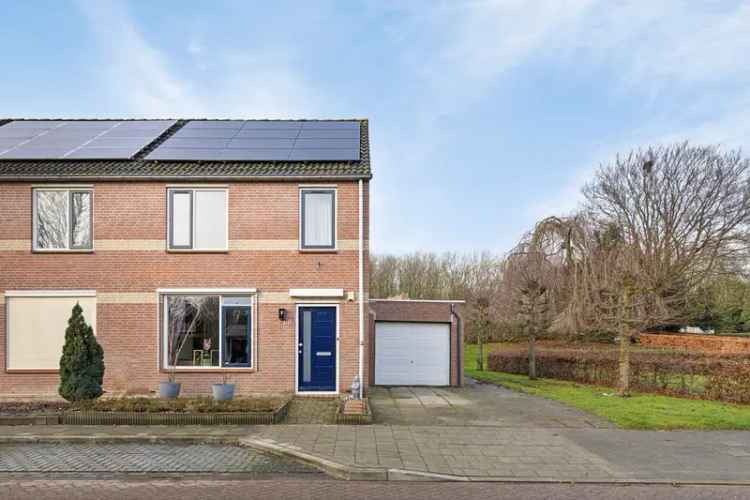 Huis Te Koop in 60, Julianastraat, Moerdijk, Noord-Brabant