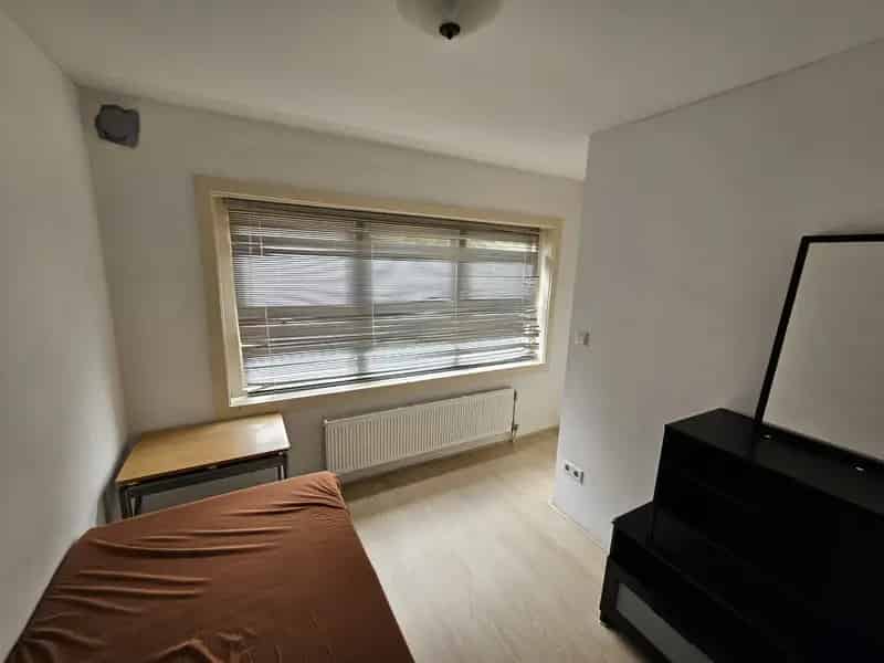 Appartement delen Utrecht: Ruime kamer met gratis parkeren