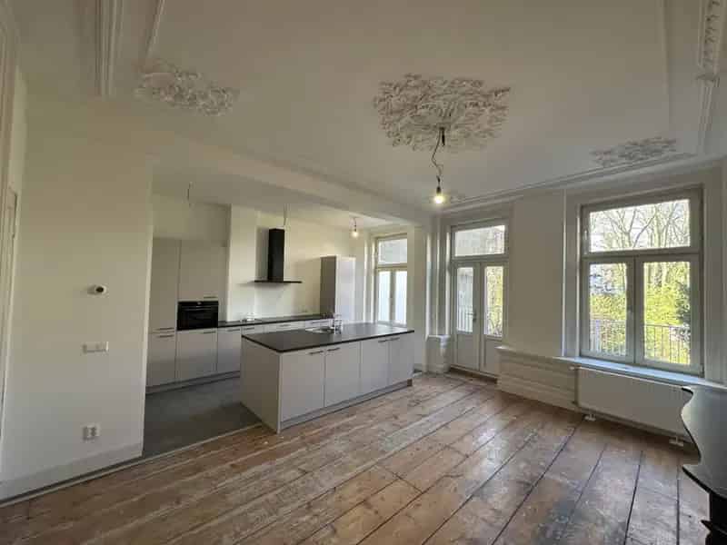 Rotterdam Centrum: Gerenoveerd Dubbel Benedenhuis 207m²