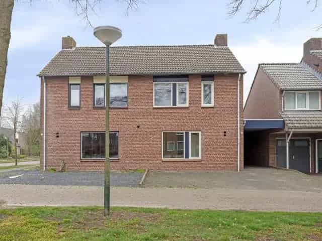 Twee Onder Een Kapwoning Asten 4 slaapkamers Grote Garage