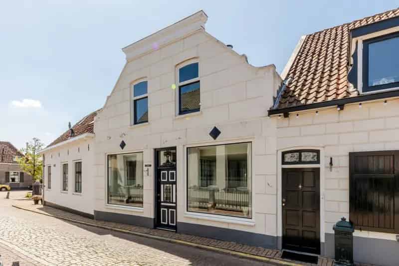 Huis te koop Geervliet: karakteristieke woning aan het water