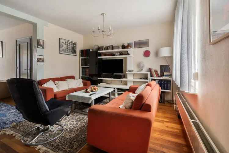 Ruime 3 Verdiepingen Woning Geleen Grote Tuin Transformatie Mogelijk