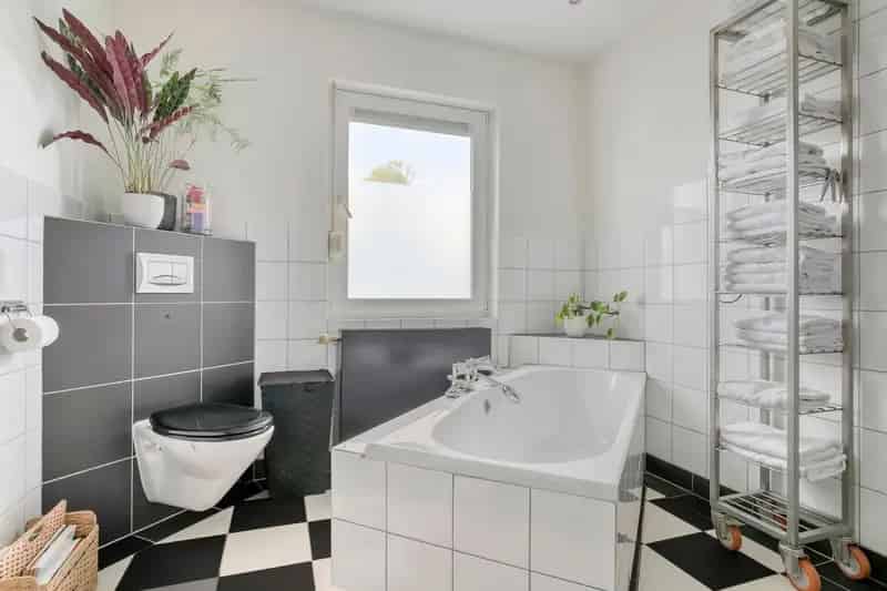 Huis te koop Rijsbergen: Jaren 30 woning met 3 slaapkamers en garage
