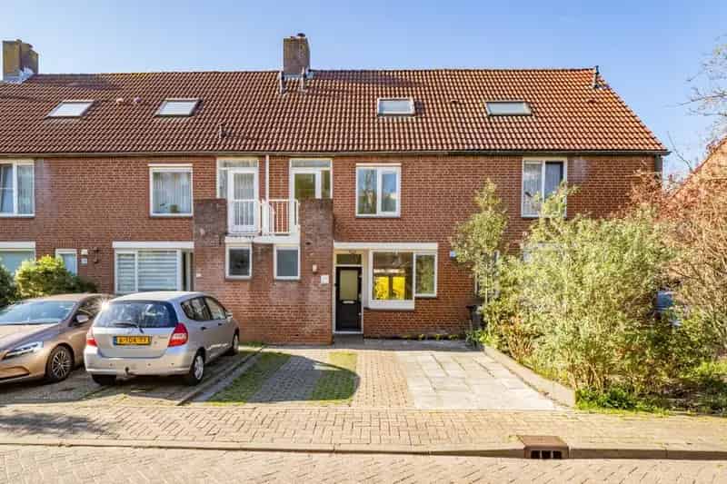 Eengezinswoning Doorslag 5 slaapkamers diepe tuin 2 parkeerplaatsen