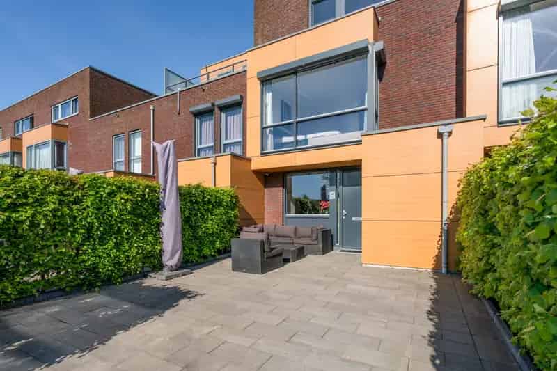 Huis te koop Almere Buiten 4 slaapkamers aan het water