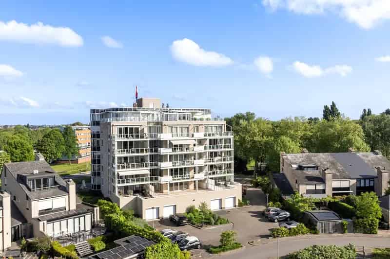 Luxe Appartement Zwijndrecht met 100m2 Terras en Maas Uitzicht