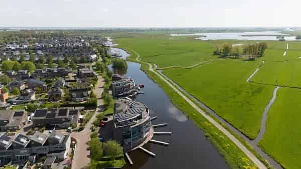 Luxe appartement Sneek met garage en eigen haven
