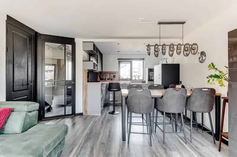 Huis te koop Purmerend: Ruime woning met tuin aan het water