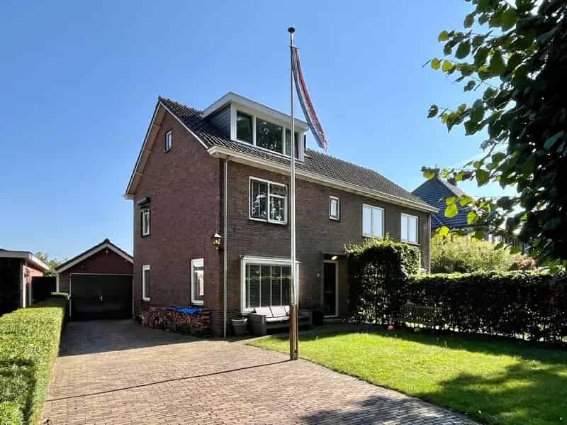 Moderne Tweekapper Soest 4 slaapkamers Grote Garage Diepe Tuin