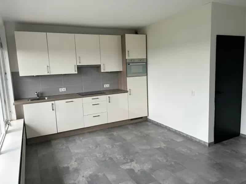 Modern Studio Appartement Rotterdam Zuidwesten Balkon Uitzicht