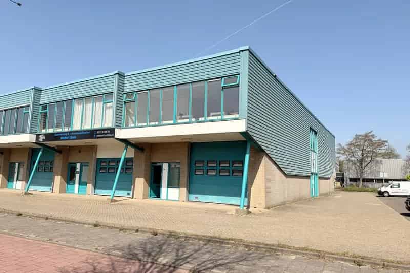 Bedrijfshal te huur Zaandam: Multifunctionele unit met kantoor