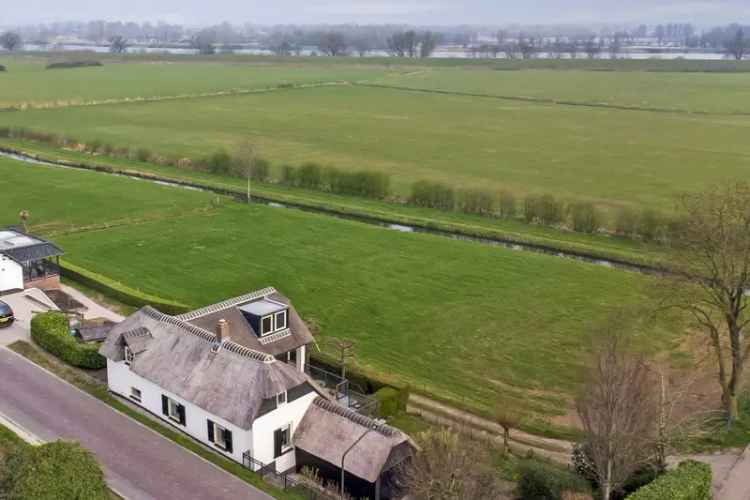 Huis te koop Rijswijk NB: Authentieke dijkwoning met uitzicht