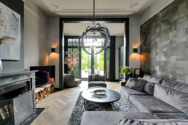 Huis te koop Raamsdonksveer: Luxe herenhuis met zwembad