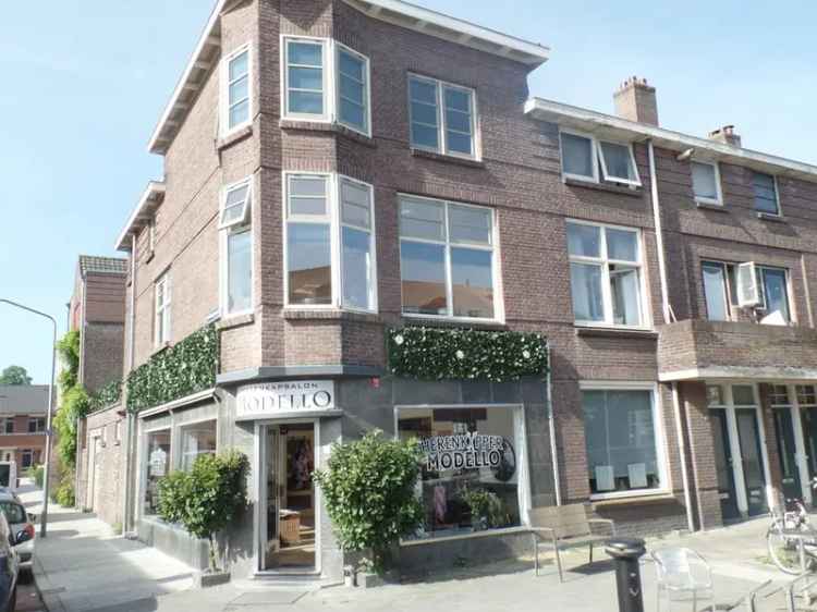Dordrecht: Royale Bovenwoning met Dakterras en Verhuurde Winkel