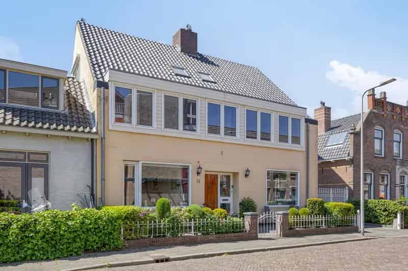 Huis te koop Rijnsburg 6 slaapkamers 3 badkamers multifunctioneel bijgebouw