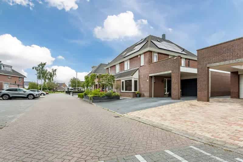 Huis te koop Eemdijk: Luxe 2-onder-1-kapwoning met 4 slaapkamers