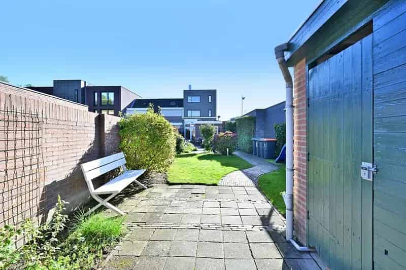 Bedrijfshal Tilburg - Ruime woning met bedrijfsruimte en garage