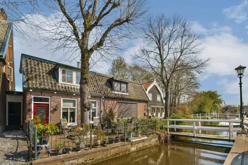 Huis te koop Zoeterwoude: Ruime woning met bijgebouw en energielabel A