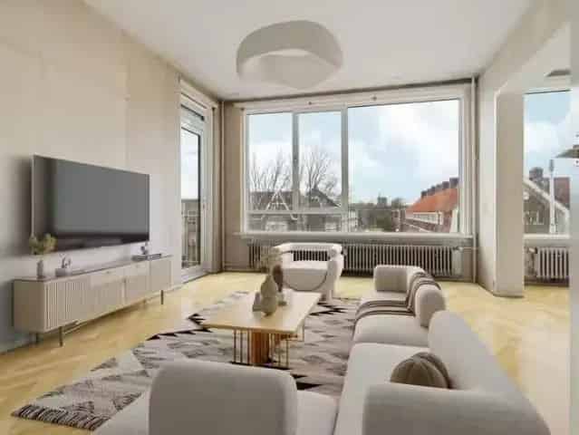 Ruim 97m2 appartement Amsterdam met 2 balkons en zonnepanelen