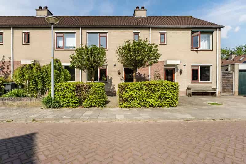 Moderne Tussenwoning Zevenaar 3 slaapkamers Diepe tuin