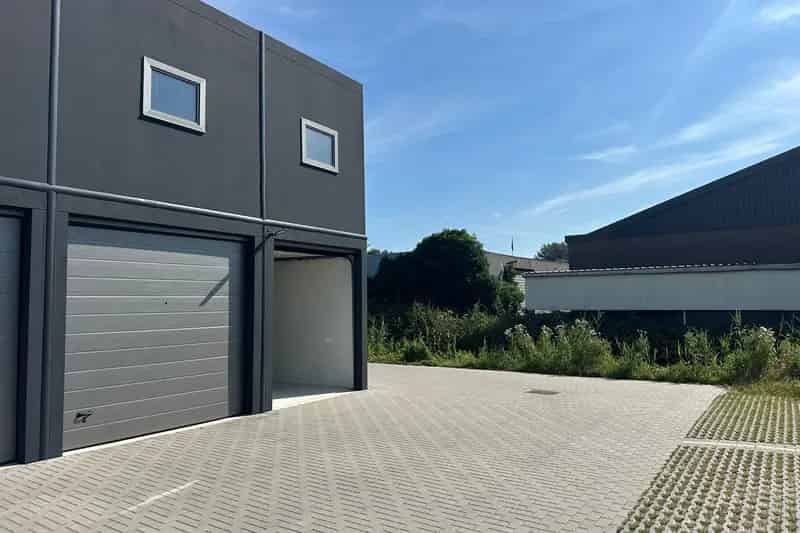 Bedrijfshal te Huur Alphen aan den Rijn 21m2 18m2 Kantoor