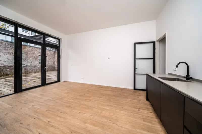 Gerenoveerde 4-kamer benedenwoning Coolhaveneiland Rotterdam