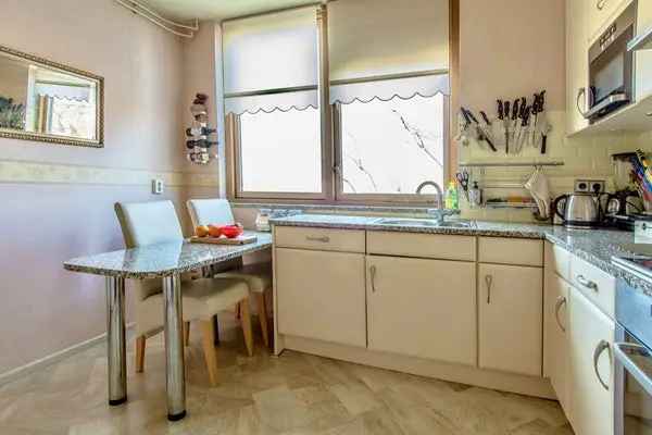 Te Huur: Appartement 4 slaapkamers Houtwijk Den Haag