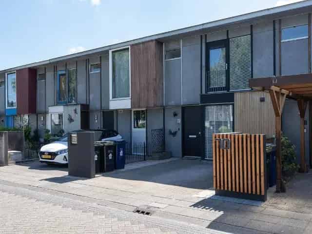 Een gezinswoning te koop in Almere