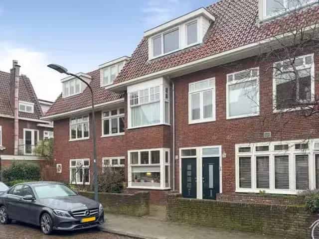 Jaren 30 Benedenwoning Haarlem: Sfeervol en Modern