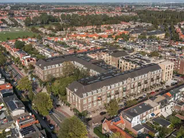 Luxe Appartement Haarlem Kleverpark  - Gemeenschappelijke Tuin en Parkeerplaats