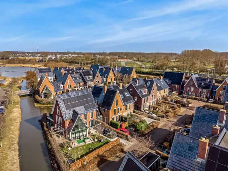 Moderne gezinswoning Oegstgeest 6 kamers 28 zonnepanelen