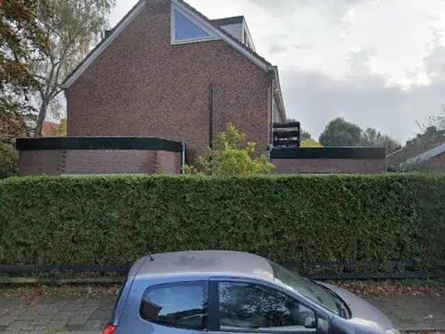 Huurwoning Oegstgeest: Gerenoveerde gezinswoning met tuin en 2 badkamers