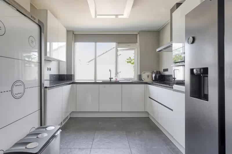Ruime 4 Slaapkamers Eengezinswoning Moderne Keuken Badkamer Zonnige Tuin