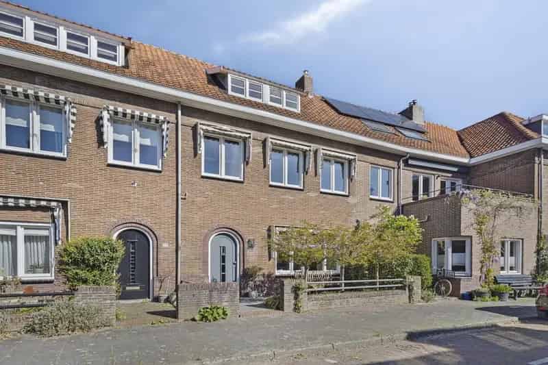 Jaren 30 woning Bergen op Zoom 4 slaapkamers 2 badkamers instapklaar