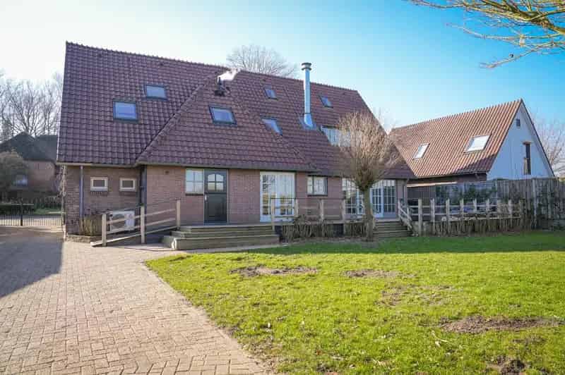 Woonboerderij Dreumel Ruime tuin Paardenfaciliteiten