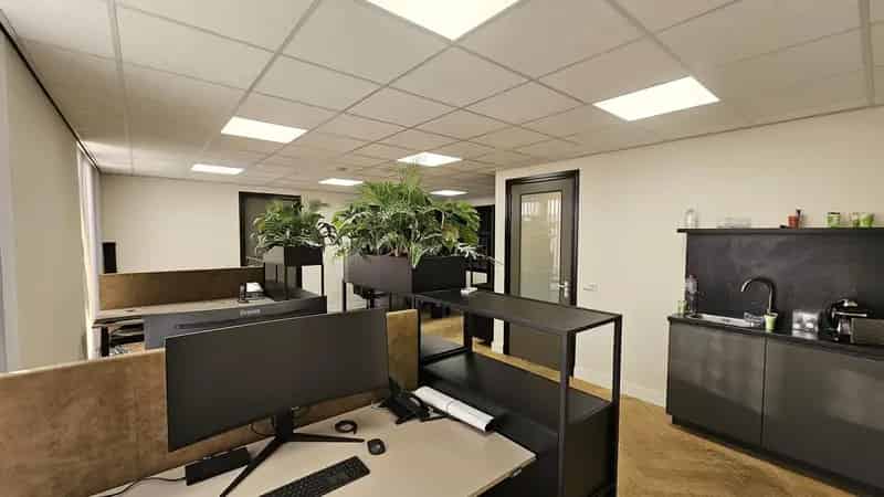 Bedrijfsgebouw 800m² te Den Bosch - Luxe Kantoorruimte - Moderne voorzieningen