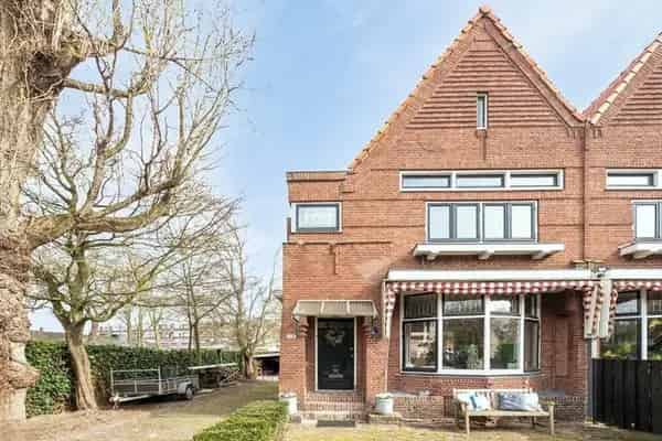 Huis Rotterdamse Rijweg 4 slaapkamers 2 tuinen Overschie